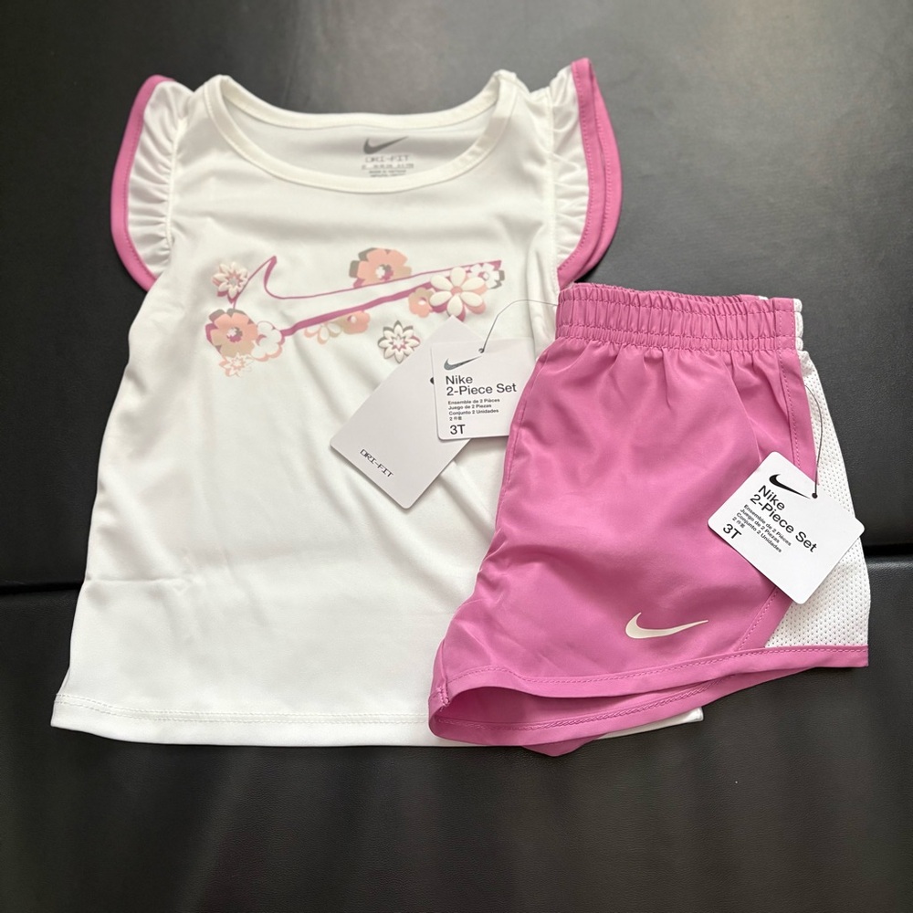 NWT Nike Athletic Set Girls Size 3T